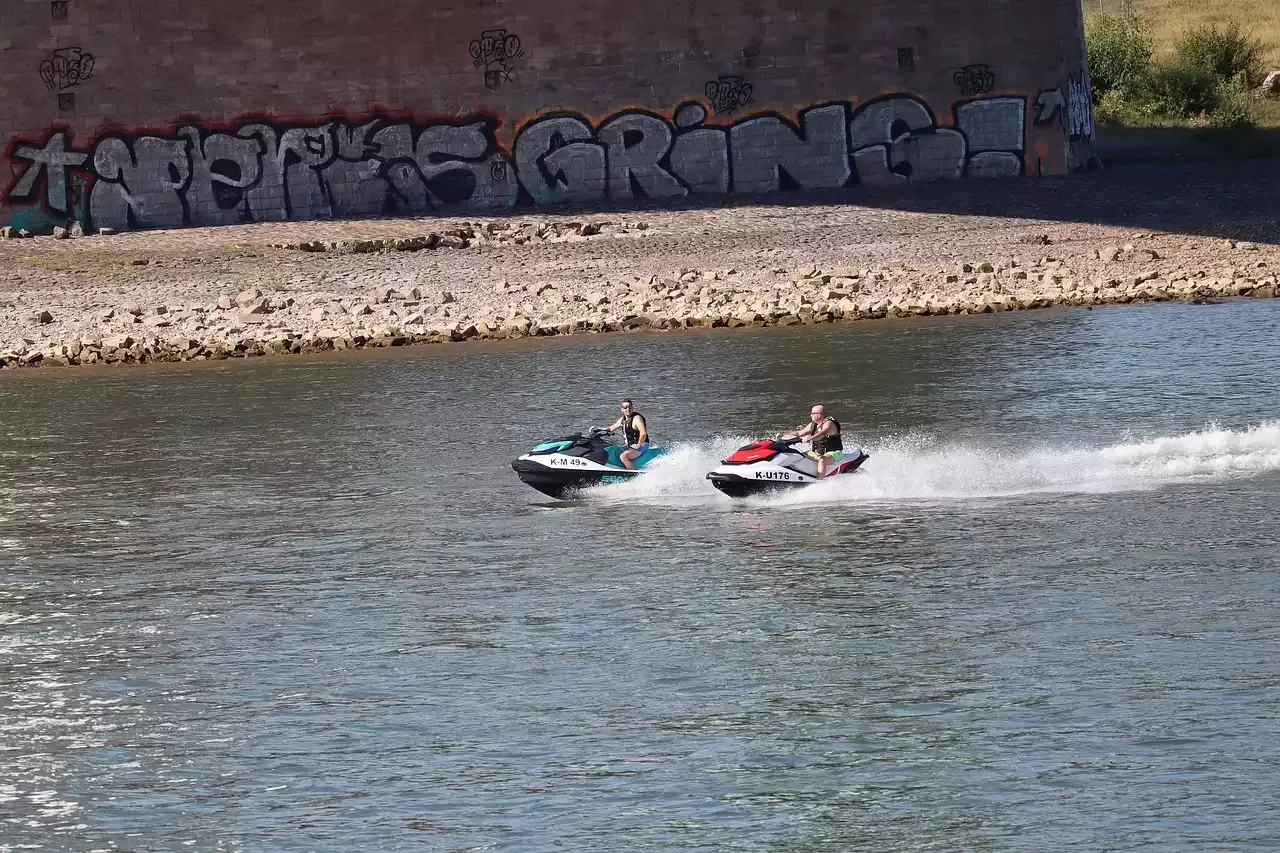 Revolutionierung des Wassersports: Entfesseln Sie mit Searider die futuristische Kraft des von Motorrädern inspirierten Jetskis